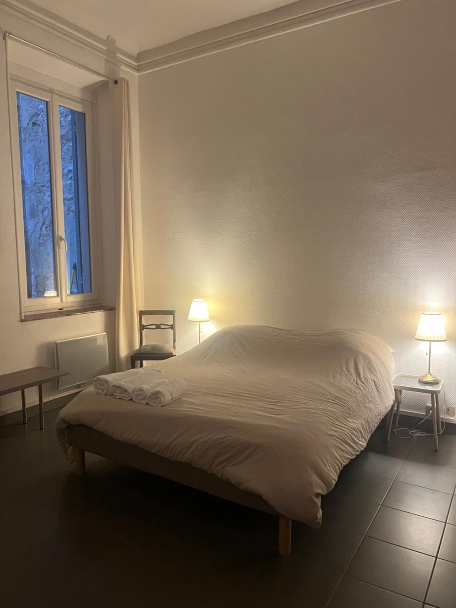 Apartment Spacieux T4 Avec Cours Privee