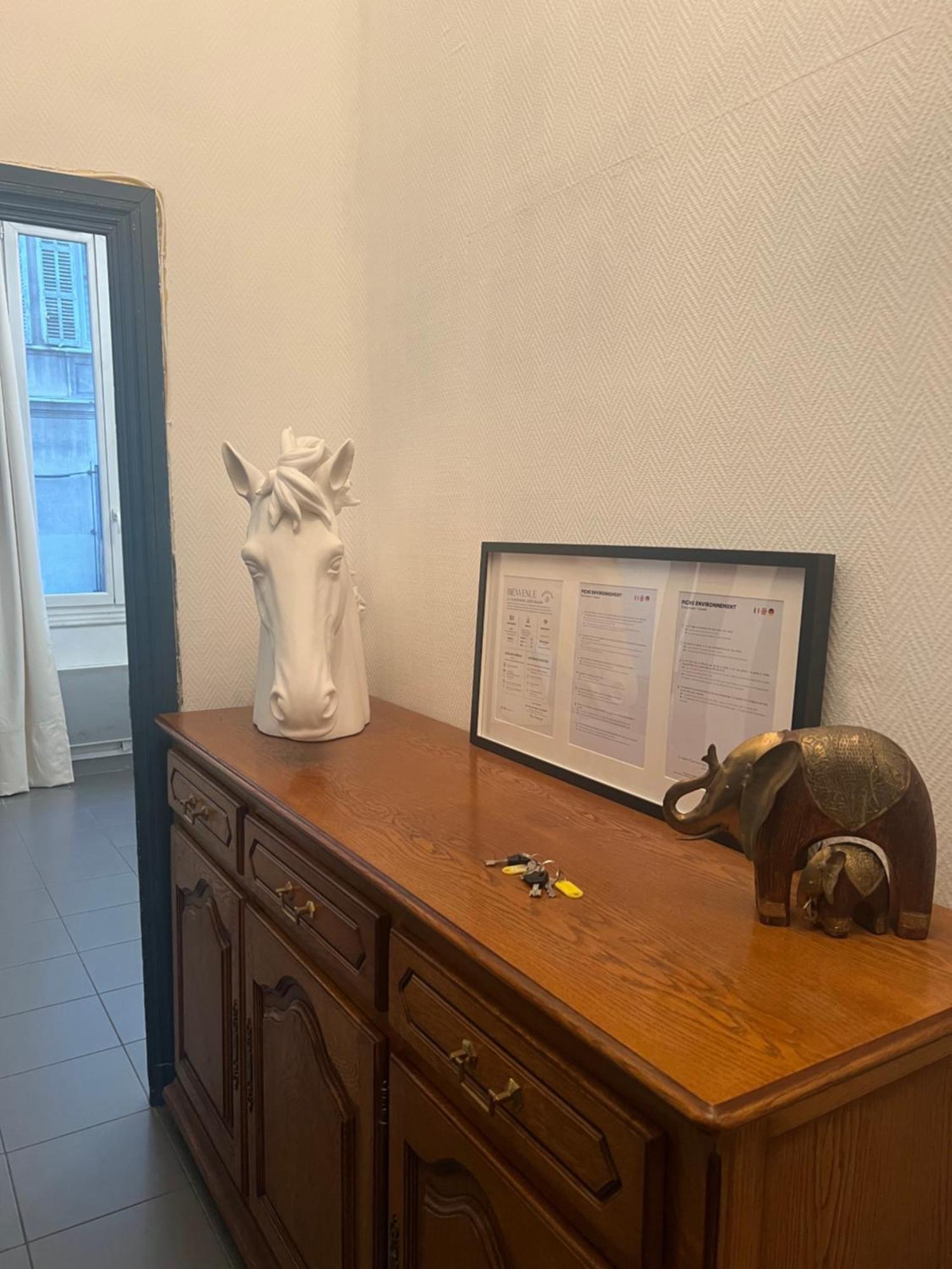 Apartment Spacieux T4 Avec Cours Privee Marseille